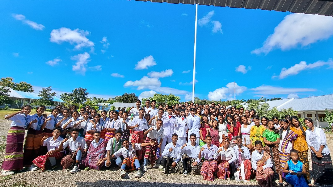 Foto bersama setlah selesai Upacara Hari Pendidikan Nasional 2 Mei 2024